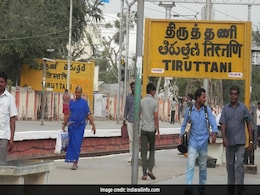 रेलवे स्टेशन पर खेल रही थी 2 साल की बच्ची, तभी पिलर में ऐसा फंसा माथा कि वेल्डिंग मशीन का लेना पड़ा सहारा रेलवे स्टेशन पर खेल रही थी 2 साल की बच्ची, तभी पिलर में ऐसा फंसा माथा कि वेल्डिंग मशीन का लेना पड़ा सहारा