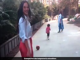 Taimur Is 'The Real Star' On The Sets Of Mom Kareena Kapoor's <I>Good News</I> Taimur Is 'The Real Star' On The Sets Of Mom Kareena Kapoor's <I>Good News</I>