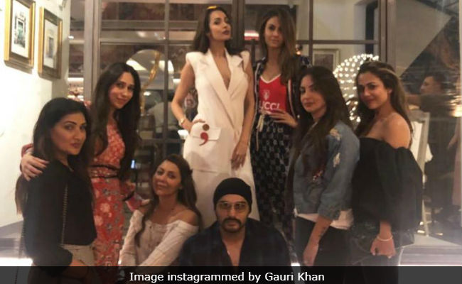 Gauri Khan's Sanchos Date #2 With Malaika Arora, Arjun Kapoor, Karisma Kapoor