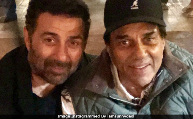 This Pic Of Dharmendra And Son Sunny Deol Is A Big Hit With The Internet