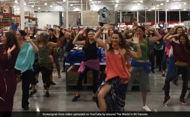 Watch: When <i>London Thumakda</i> Took Over California, Thanks To This Flash Mob