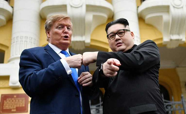 Trump, Kim Jong Un Impersonators Stage "Meeting" In Hanoi, Warned by Cops