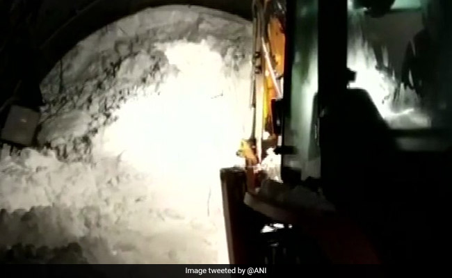 6 Policemen Among 10 Missing After Avalanche In Jammu And Kashmir's Kulgam