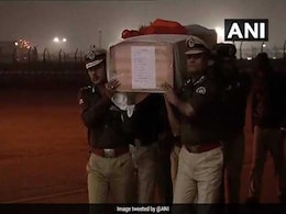 पुलवामा हमला: गुजरात के व्यापारी ने शहीदों के परिजनों को एक-एक लाख रुपये देने की घोषणा की पुलवामा हमला: गुजरात के व्यापारी ने शहीदों के परिजनों को एक-एक लाख रुपये देने की घोषणा की