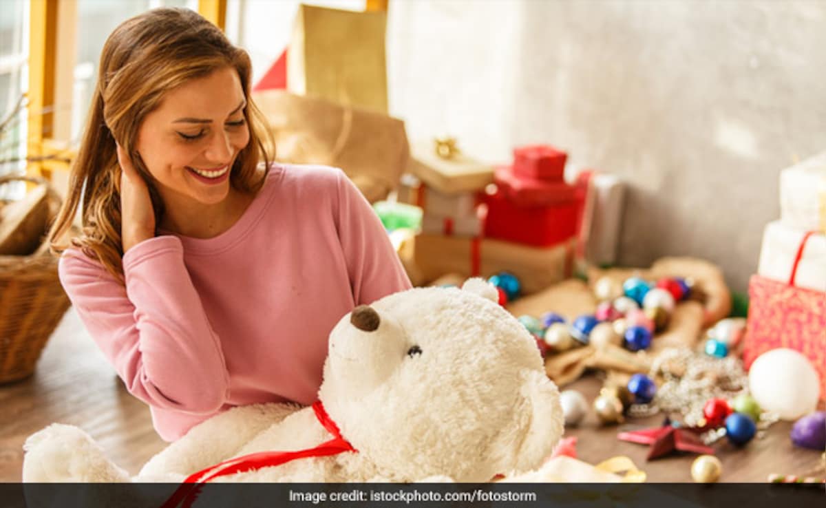 Valentine Week Day 4 (Teddy Day 10th Feb): टेडी डे पर पार्टनर को ऐसे जताएं अपना बेपनाह प्यार, भेजें ये खूबसूरत सी शायरी