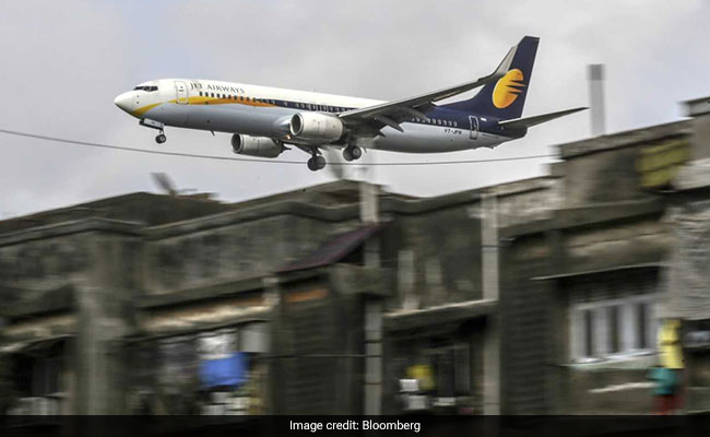 डीजीसीए ने जेट एयरवेज को तलब किया, कहा- कोई तनाव में हो तो रोस्टर में न डालें