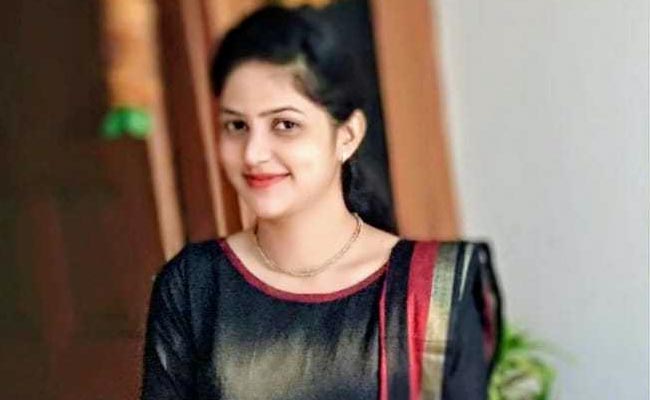 किसान पिता का सपना उनके निधन के बाद पूरा किया रश्मि ने, बनीं डिप्टी कलेक्टर