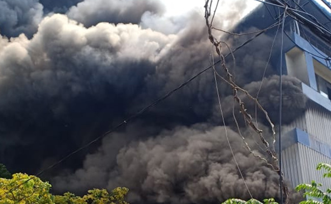 Fire At Kochi Rubber Factory, Residents From Nearby Buildings Evacuated Fire At Kochi Rubber Factory, Residents From Nearby Buildings Evacuated