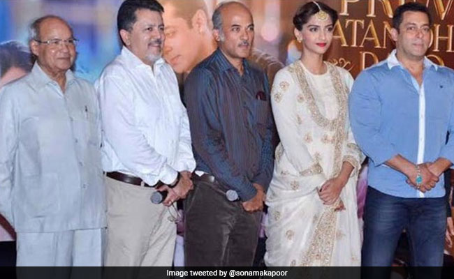 Raj Kumar Barjatya Remembered By Rajshri Actresses Madhuri Dixit, Sonam Kapoor