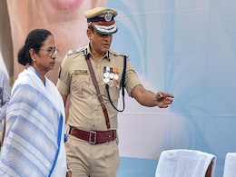 ममता बनर्जी के करीबी पूर्व पुलिस कमिश्नर राजीव कुमार को CBI का समन, कल हो सकती है गिरफ्तारी! ममता बनर्जी के करीबी पूर्व पुलिस कमिश्नर राजीव कुमार को CBI का समन, कल हो सकती है गिरफ्तारी!
