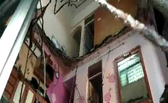 2-Year-Old Girl Among Three Dead After Roof Collapses In Thane Clinic