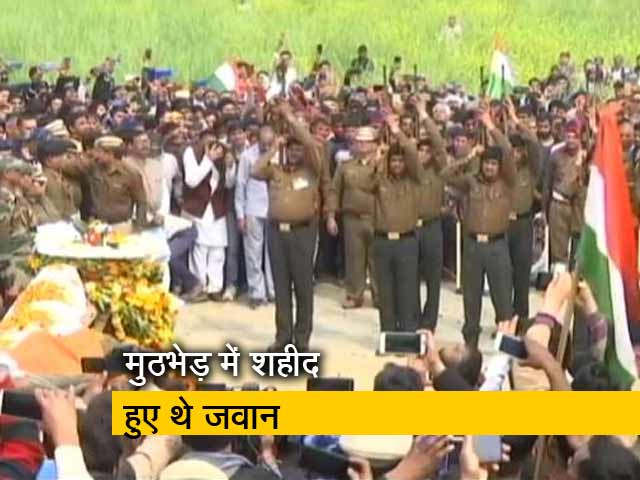 नम आंखों से दी शहीदों को श्रद्धांजलि