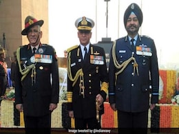 सरकार का बड़ा फैसला: अब वायुसेना और नौसेना प्रमुखों को मिलेगी जेड प्लस सुरक्षा सरकार का बड़ा फैसला: अब वायुसेना और नौसेना प्रमुखों को मिलेगी जेड प्लस सुरक्षा