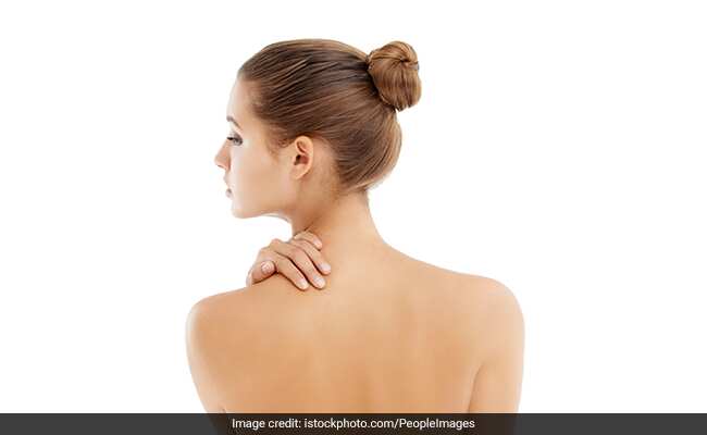 Body Acne से छुटकारा पाने के लिए कमाल हैं ये 5 Home Remedies, आसान और कारगर भी