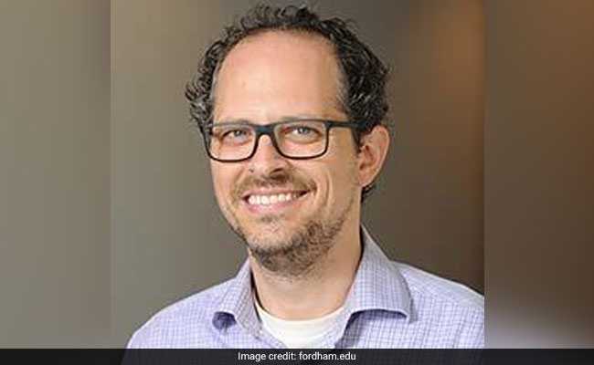 "I'm 10 Again": Professor Finds Forgotten Apple Computer At Parents' Home