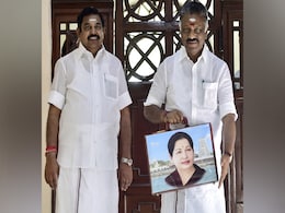 तमिलनाडु में ओ पन्नीरसेल्वम को CM उम्मीदवार दिखाने वाले पोस्टर आए सामने, मचा बवाल तमिलनाडु में ओ पन्नीरसेल्वम को CM उम्मीदवार दिखाने वाले पोस्टर आए सामने, मचा बवाल