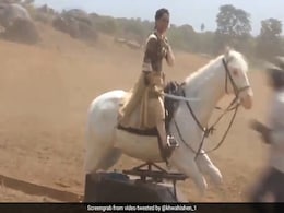 'Manikarnika' में कंगना रनौत ने इस तरह चलाया था घोड़ा, Video हुआ वायरल 'Manikarnika' में कंगना रनौत ने इस तरह चलाया था घोड़ा, Video हुआ वायरल