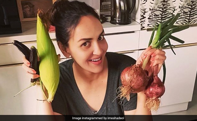 जब धर्मेंद्र ने बेटी ईशा देओल को भेजे अपने खेतों के फ्रेश प्याज, बैंगन और भुट्टे, Photo हुई वायरल