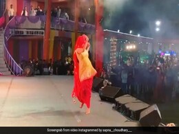 सपना चौधरी ने 'घूंघट' में किया ऐसा धांसू डांस, बार-बार देखा जा रहा Video सपना चौधरी ने 'घूंघट' में किया ऐसा धांसू डांस, बार-बार देखा जा रहा Video