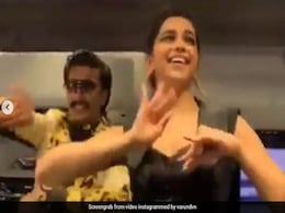 रणवीर सिंह, दीपिका पादुकोण और रणबीर कपूर 'कलंक' के सॉन्ग को कोरियोग्राफ करेंगे तो क्या होगा, देखें Video रणवीर सिंह, दीपिका पादुकोण और रणबीर कपूर 'कलंक' के सॉन्ग को कोरियोग्राफ करेंगे तो क्या होगा, देखें Video