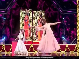 बच्ची के इस डांस को देखकर आलिया खुद को रोक नहीं पाईं, मंच पर चढ़कर लगाए ठुमके , देखें Video बच्ची के इस डांस को देखकर आलिया खुद को रोक नहीं पाईं, मंच पर चढ़कर लगाए ठुमके , देखें Video