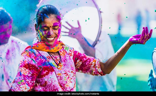 Holi's Almost Here: 6 Cheap White <i>Kurtas</i> You Won't Feel Bad Ruining