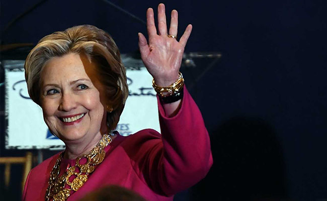 Hillary Clinton's <i>Mean Girls</i> GIF To Troll Donald Trump Wins The Internet