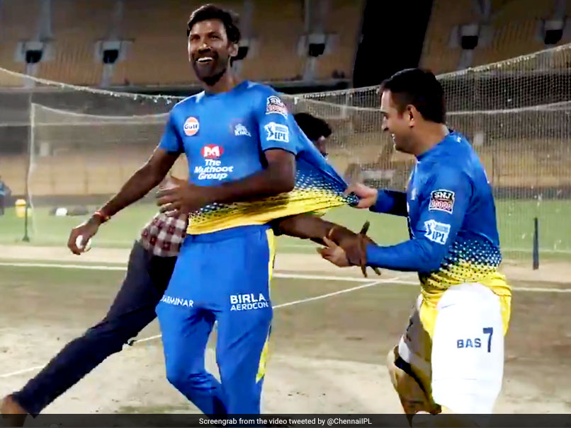 "Catch Me If You Fan": MS Dhoni Makes Fan Chase Him During Chennai Super Kings' Practice Session