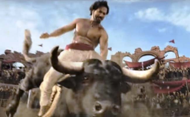 Kalank Teaser: 'कलंक' के टीजर में आलिया भट्ट का जलवा, सांड़ को धूल चटाते दिखे वरुण धवन- देखें Video