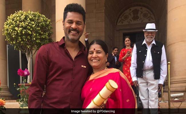 बॉलीवुड एक्टर-डांसर प्रभु देवा को राष्ट्रपति ने दिया पद्मश्री अवॉर्ड, देखें Pics