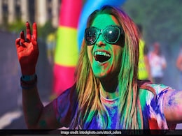 Holi 2020: इन 10 आसान तरीकों से हटाएं होली के रंग Holi 2020: इन 10 आसान तरीकों से हटाएं होली के रंग
