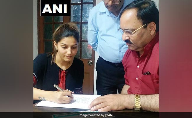 Haryana Dancer Sapna Chaudhary Joins Congress