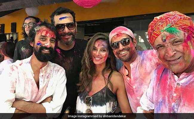 Shibani Dandekar Posts Adorable Holi Pic With Farhan And Javed Akhtar