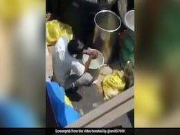 Railway Station पर ऐसे बन रहा था नींबू पानी, वायरल हुआ Video तो रेलवे ने लगाया प्रतिबंध Railway Station पर ऐसे बन रहा था नींबू पानी, वायरल हुआ Video तो रेलवे ने लगाया प्रतिबंध