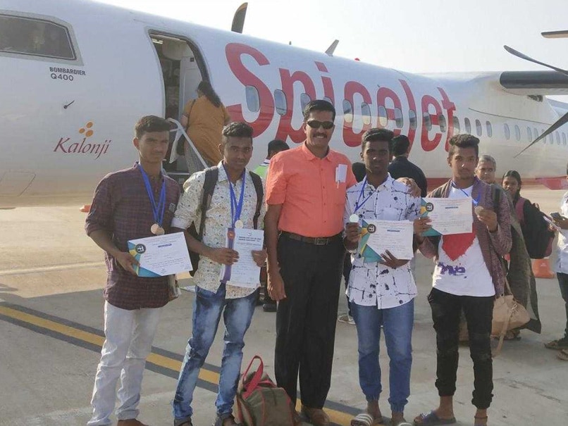 Tamil Nadu Sports Teacher Gifts Medal-Winning Students Their First Plane Ride Tamil Nadu Sports Teacher Gifts Medal-Winning Students Their First Plane Ride