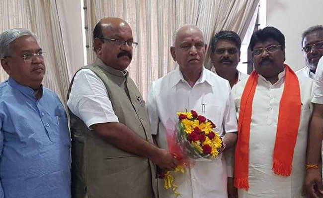 Karnataka Lawmaker Who Quit Congress Joins BJP Before PM Takes To Stage