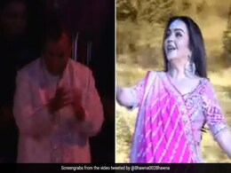 आकाश अंबानी की शादी में मां नीता ने किया ऐसा डांस, मुकेश अंबानी खुद पहुंचे स्टेज पर, देखें VIDEO आकाश अंबानी की शादी में मां नीता ने किया ऐसा डांस, मुकेश अंबानी खुद पहुंचे स्टेज पर, देखें VIDEO