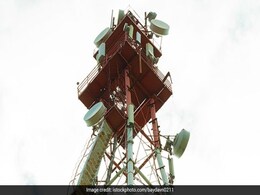 Telangana Woman, 23, Climbs Cell Tower After Boyfriend "Ignored Her" Telangana Woman, 23, Climbs Cell Tower After Boyfriend "Ignored Her"