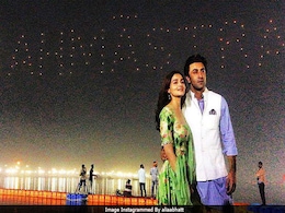 <i>Brahmastra</i>: A Round-Up Of How Alia Bhatt And Ranbir Kapoor Lit Up Kumbh <i>Mela</i> <i>Brahmastra</i>: A Round-Up Of How Alia Bhatt And Ranbir Kapoor Lit Up Kumbh <i>Mela</i>