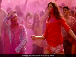 Holi 2019: जब दीपिका ने रणबीर कपूर से कहा, बलम पिचकारी जो तूने मुझे मारी, देखें Bollywood की 5 सुपरहिट होली Holi 2019: जब दीपिका ने रणबीर कपूर से कहा, बलम पिचकारी जो तूने मुझे मारी, देखें Bollywood की 5 सुपरहिट होली