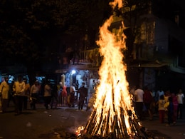 Holika Dahan 2025 Muhurat: साल 2025 की होलिका दहन पर भद्रा का साया, जानें जलाने का शुभ मुहूर्त Holika Dahan 2025 Muhurat: साल 2025 की होलिका दहन पर भद्रा का साया, जानें जलाने का शुभ मुहूर्त