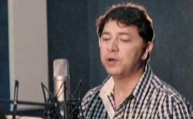 वोट के लिए अनूठा अभियान, उत्तराखंड के दो DM ने गाना गाकर की लोगों से वोट देने की अपील