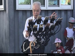 70-Year-Old 'Pokemon Uncle' Hunts Pokemons With 24 Phones On A Cycle 70-Year-Old 'Pokemon Uncle' Hunts Pokemons With 24 Phones On A Cycle