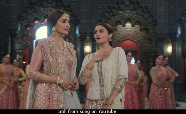'Don't Ask,' Tweets Alia Bhatt When Asked How She Danced In <I>Kalank</I> Song With Madhuri Dixit Looking On