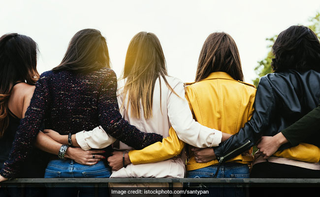 More Women "Swiping Right" Online To Find Friends