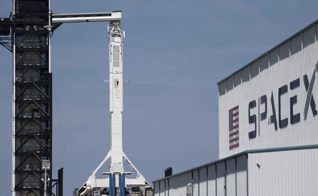 Man, 82, His Wife, Sign Up To Fly Around The Moon In Musk's SpaceX Rocket