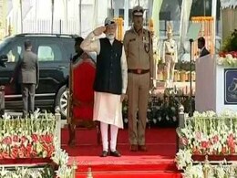 CISF का 50वां स्थापना दिवस समारोह आज, मुख्य अतिथि बने पीएम मोदी ने शहीदों को दी श्रद्धांजलि CISF का 50वां स्थापना दिवस समारोह आज, मुख्य अतिथि बने पीएम मोदी ने शहीदों को दी श्रद्धांजलि
