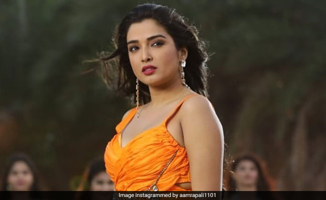 Bhojpuri Cinema: आम्रपाली दुबे कर बैठीं  जिद, बोलीं- हमका चऊमीन मंगाइ दो ऐ सैंया...देखें Video