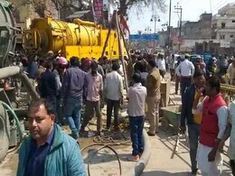 Two Sanitation Workers Die In Varanasi While Cleaning Blocked Sewage Line Two Sanitation Workers Die In Varanasi While Cleaning Blocked Sewage Line