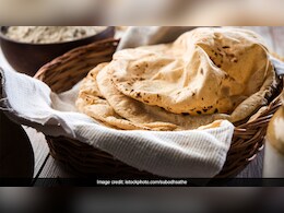 सर्दियों में भी रूई जैसी सॉफ्ट बनेंगी रोटी, बस आटा गूंथते और रोटी सेंकते समय रखें इन बातों का ध्यान